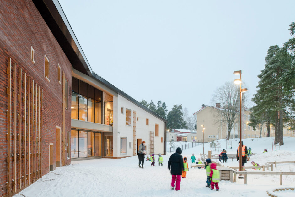 Nuotti daycare centre in winter, with children playing in the snow